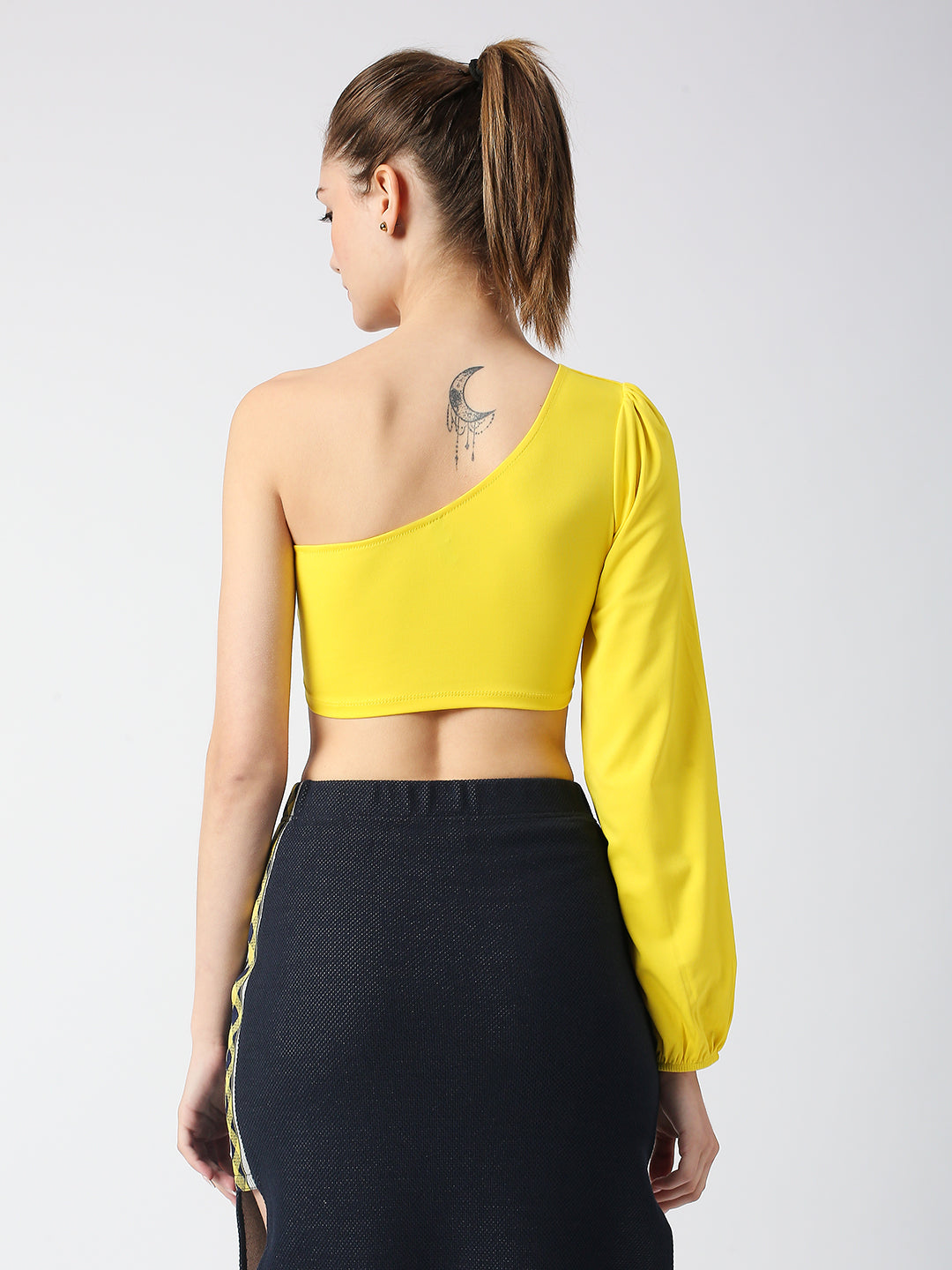 DISRUPT WOMEN YELLOW TWISTED ONE SHOULDER SLIM FIT PADDED SUPER CROP TOP