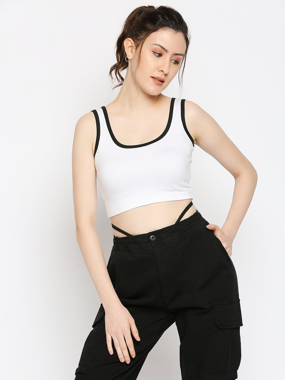 Disrupt Scoop Neck Slim Fit Sleevelees White Top